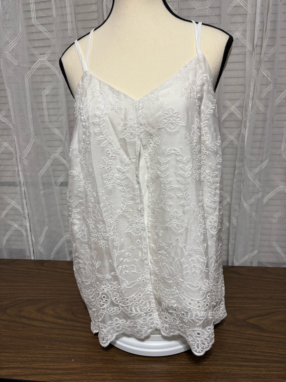 Black Label Size 1(small)White Embroidered Lace-Trim Cami 18 p2p 25L